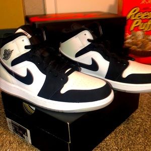 Ds size 9 air Jordan 1 mid diamond shorts